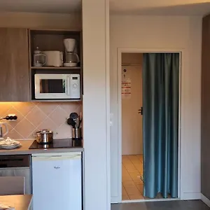  Appartement A 2 Pas De La De : 2 A 4 Hotes.